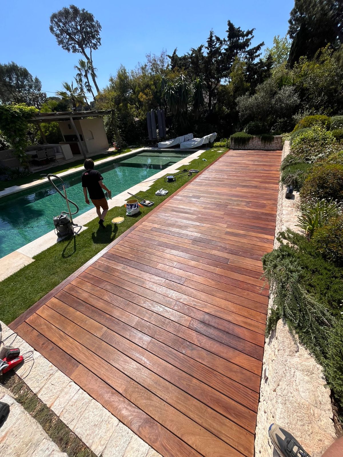 Terrasse teck après saturateur — Antibes